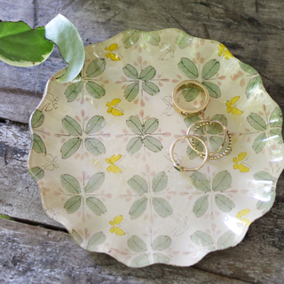 Bunch Of Buds Scalloped Round Decoupage Plate 5"