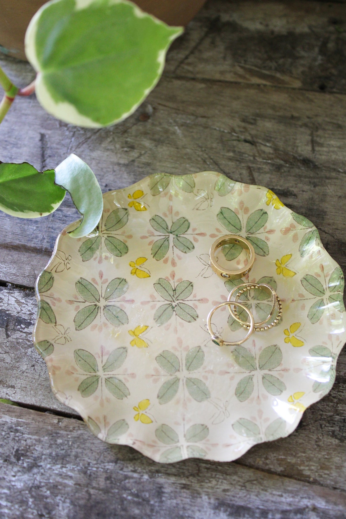 Butterfly Garden Scalloped Round Decoupage Plate - 5in