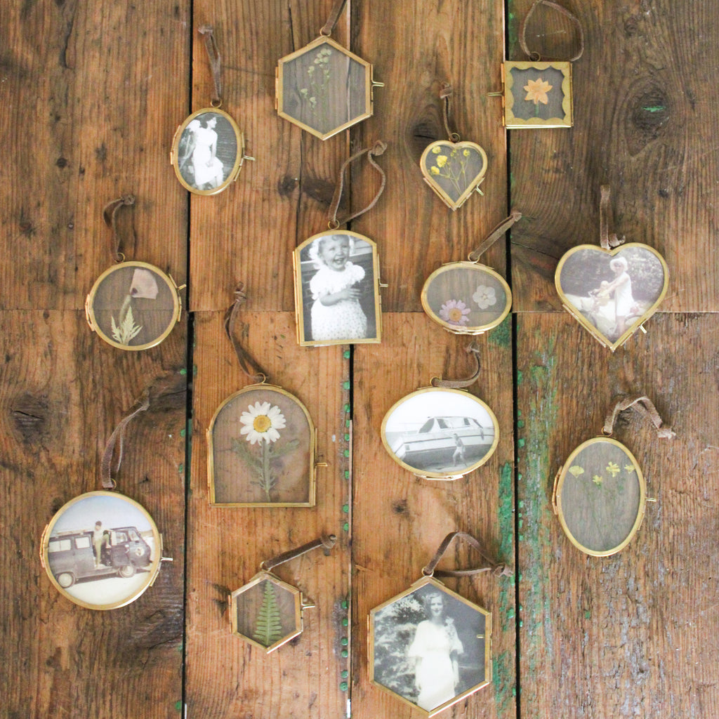 Round Brass Hanging Frame 2.75in