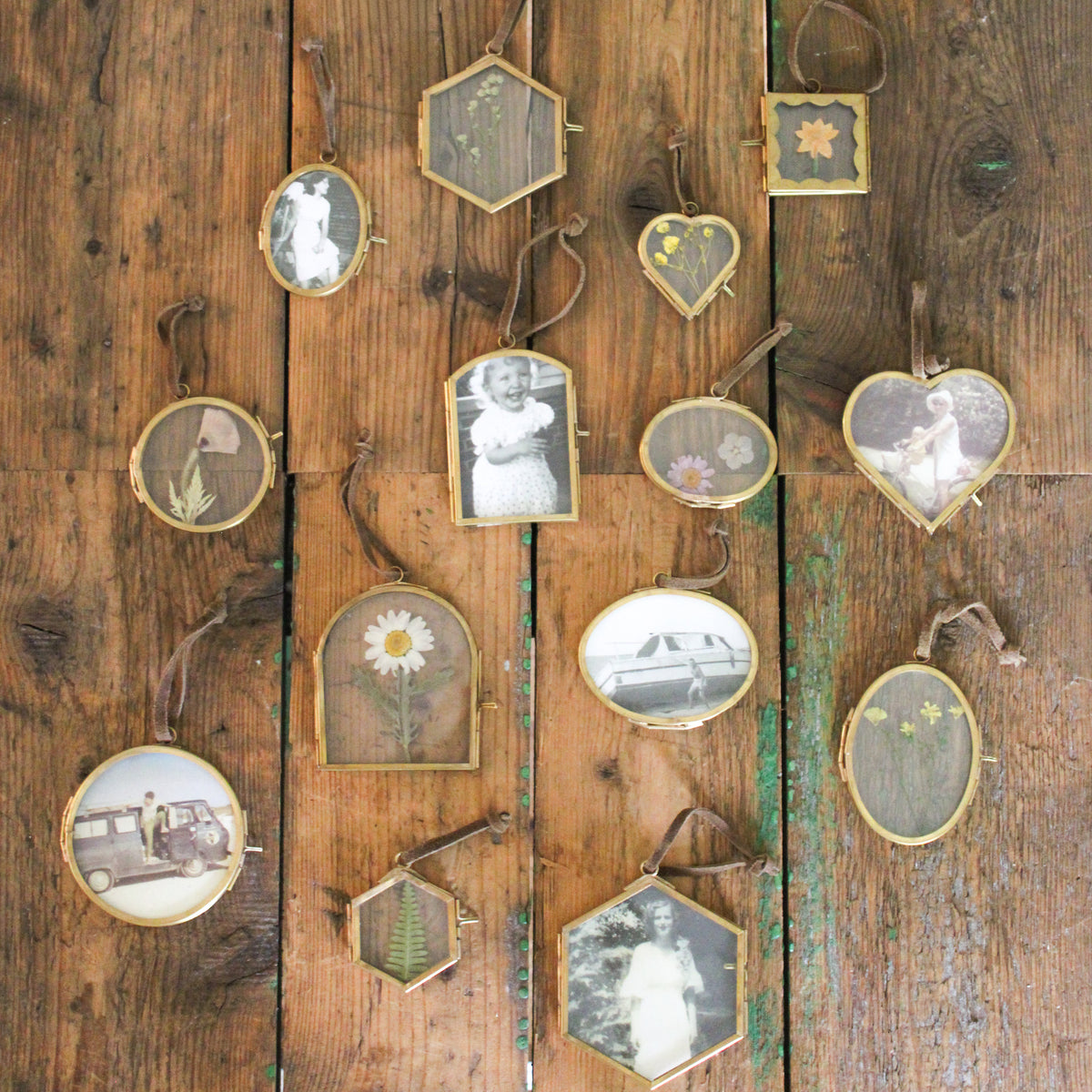 Round Brass Hanging Frame 2.75in